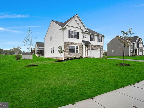 3rd image of 211 Forgedale Dr
