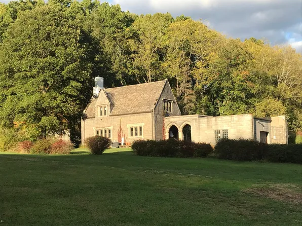 110 Hartwood Acre, Pittsburgh, PA 15238