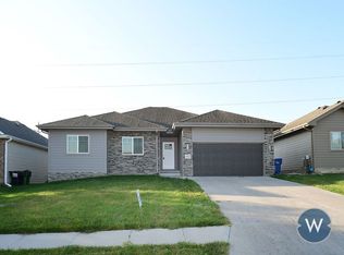 16413 Heather St, Omaha, NE 68136