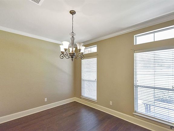 3rd image of 15924 Cumberland Way