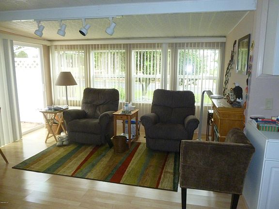 4th image of 9615 SE 167th Pl