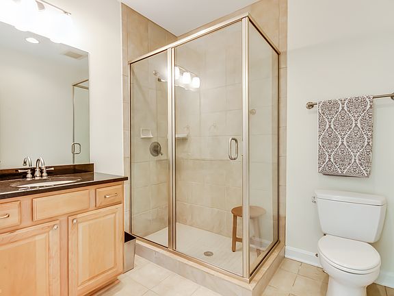 5th image of 2104 Pennsylvania St #501