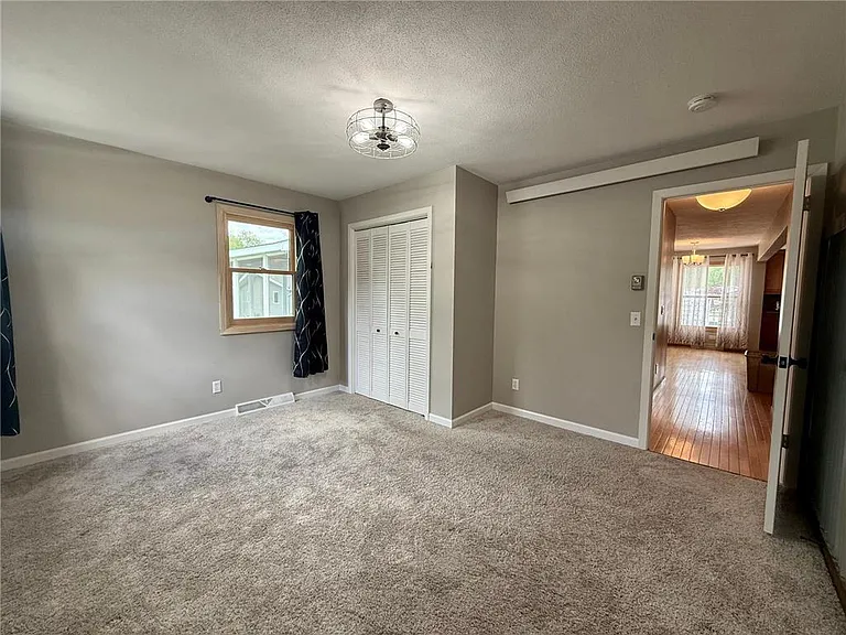 225 Sunrise Blvd — Photo 32