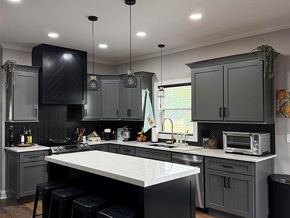 4th image of 335 Webb Rd