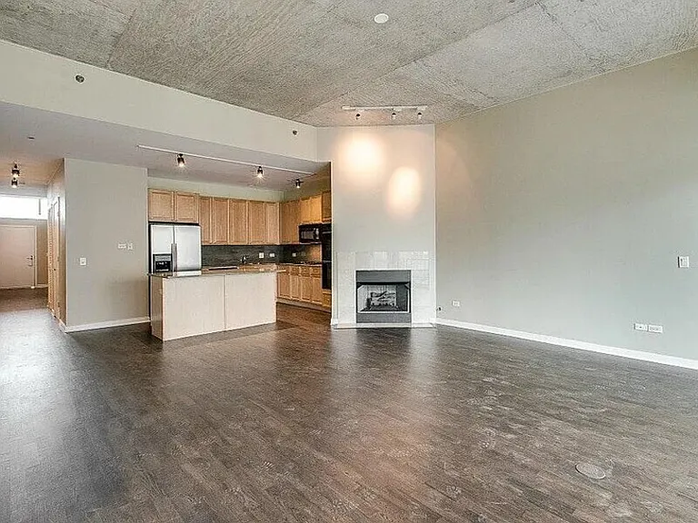 333 N Canal St #1902 — Photo 2