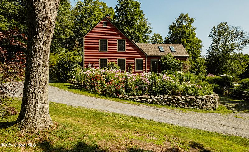 3rd image of 76 Wildflower Hill
