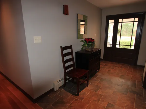 5557 Hatfield Ln, Gloucester, VA 23061