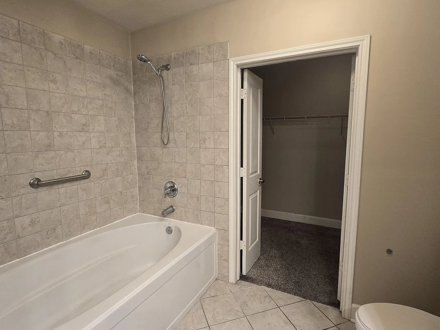 1 bed, 1071 sqft, $1,850 — Photo 4
