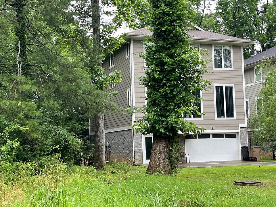 2nd image of 2125 Wooddale Ln