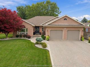 2 Picadilly Ct, Chatham Kent, ON N8A5A4