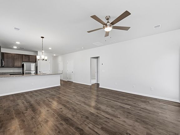 5th image of 1307 Warrens Way