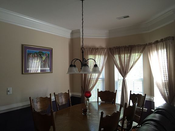 5th image of 221 Langhorne Dr