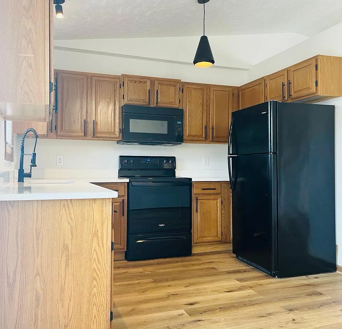 2 bed, 910 sqft, $1,595 — Photo 4
