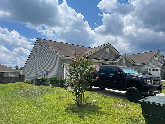 3rd image of 583 Mountain Laurel Cir