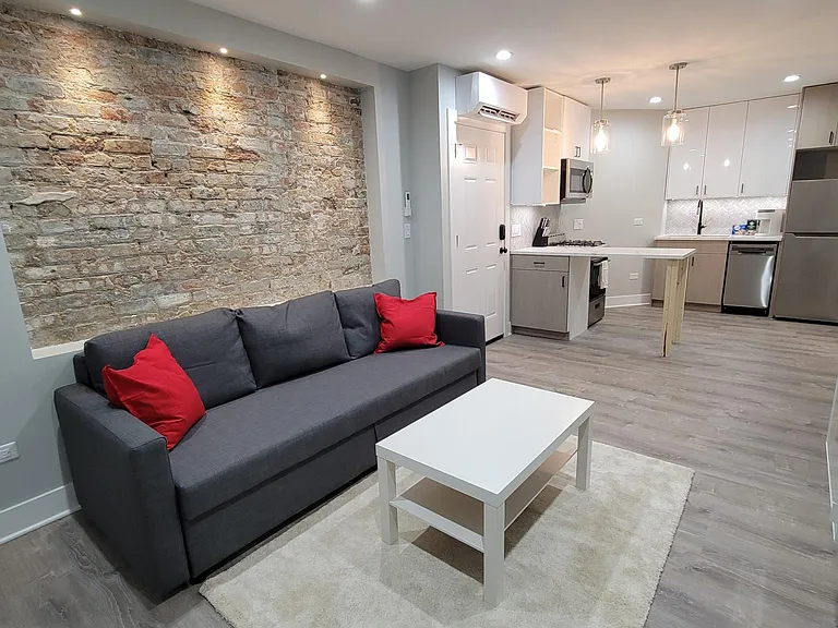 1207 W Newport Ave #F — Photo 2