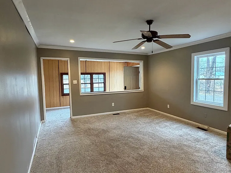 1049 N Main St — Photo 4