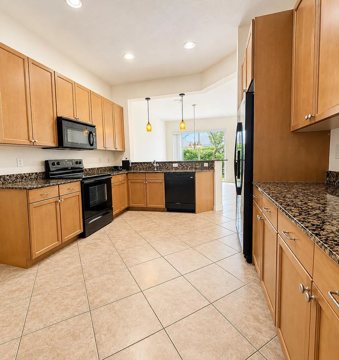 3 bed, 2.5 bath, 1910 sqft, $3,500 — Photo 2