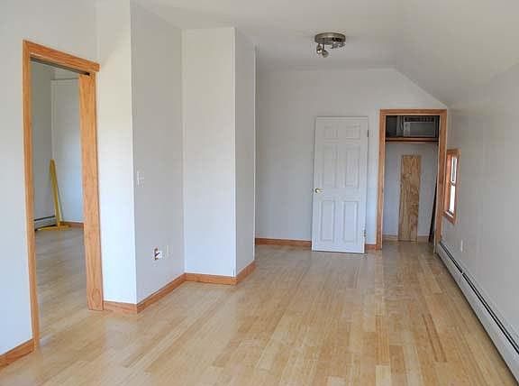 5th image of 10 Julien Ave #2