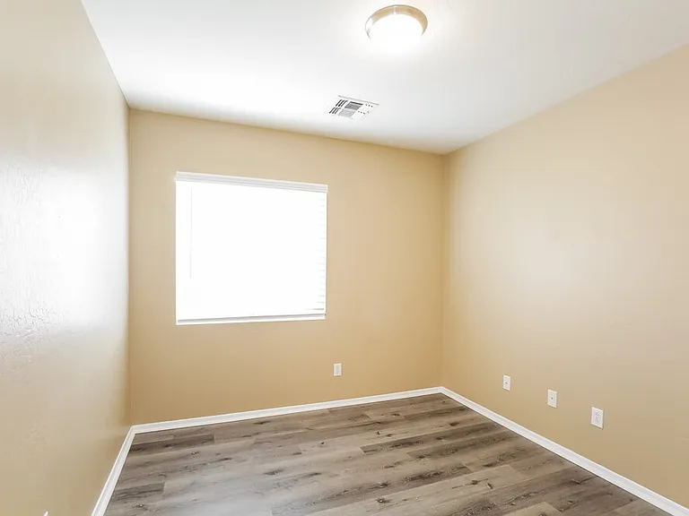 16224 W Pioneer St — Photo 11