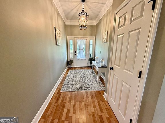 5th image of 631 Patterson St