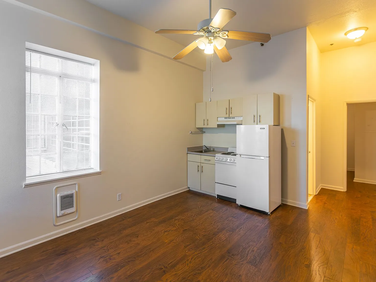 The Commodore Apartments — Photo 2