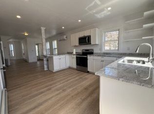 2 bed, 1.0 bath, 1100 sqft, $3,200, Amesbury, MA 01913