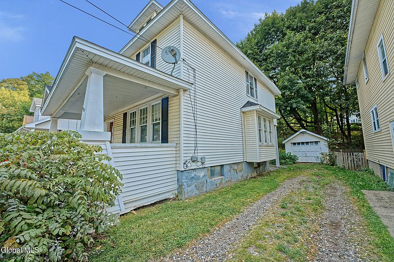 3rd image of 42 N Lake Avenue