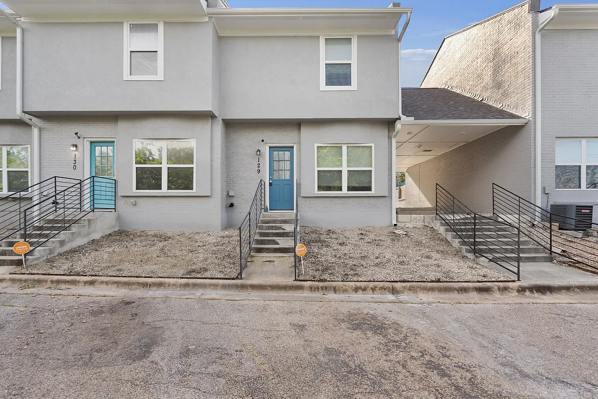 Building Photo - 6211 Manor Rd #129