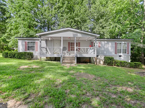 31 Peachtree Lake Dr, Sharpsburg, GA 30277