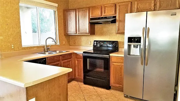3 bed, 2.5 bath, 1874 sqft, $2,400 — Photo 3