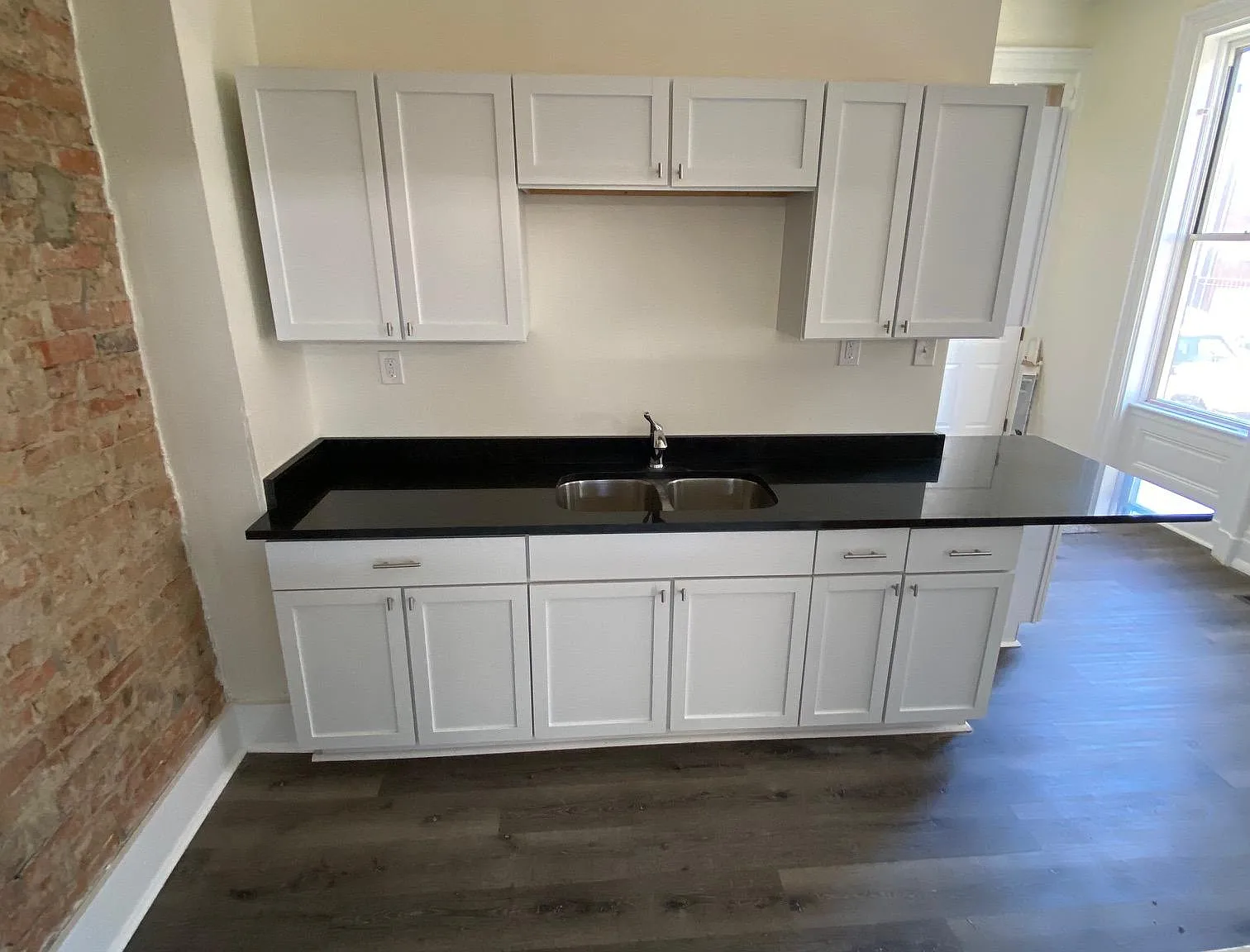 6 bed, 2.5 bath, $4,500 — Photo 2