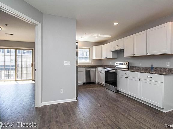 2nd image of 29415 Glen Oaks Blvd E
