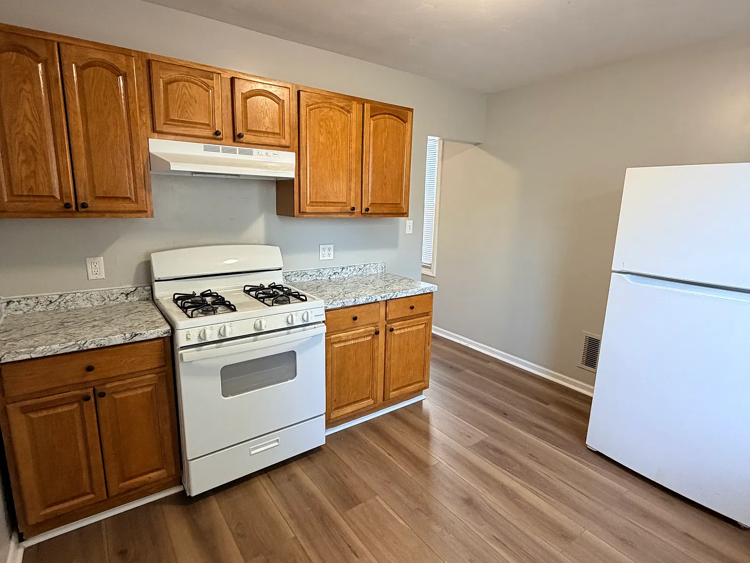 107 Dix St — Photo 4