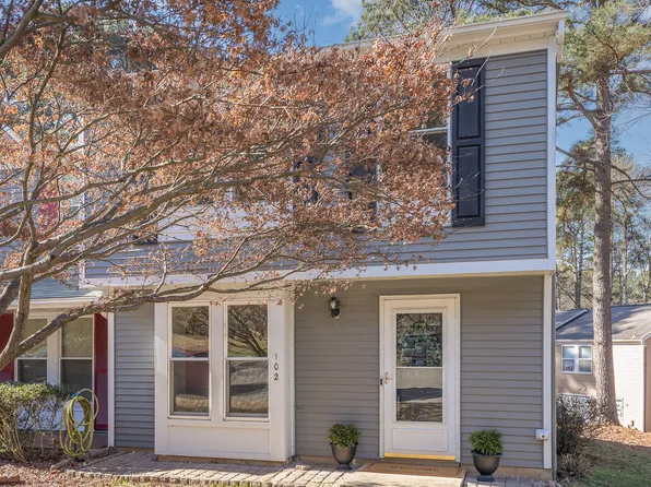 102 Candytuff Ct, Cary, NC 27513