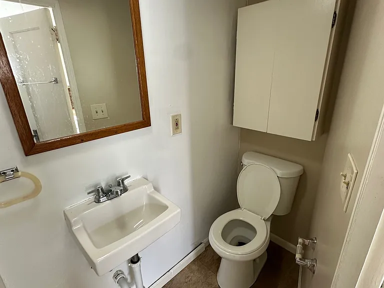 1801 E Main St — Photo 18