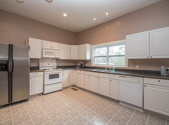 4th image of 901 Crittenden Ave