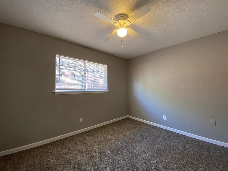 735 Farris Rd — Photo 7