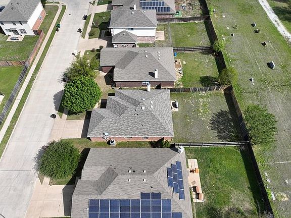 4th image of 825 Iona Dr