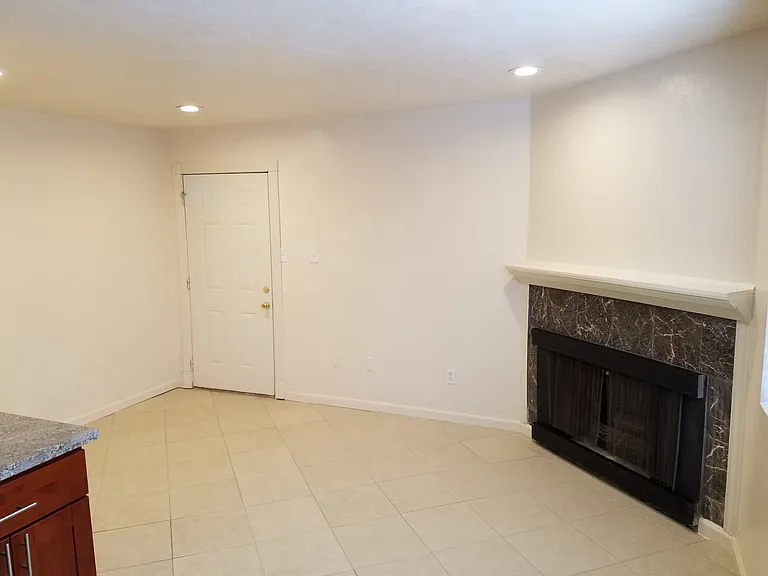 1716 H St #7 — Photo 4