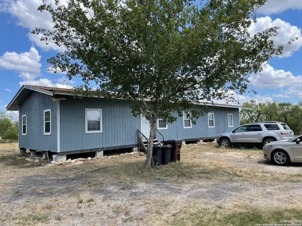 544 county road 4647, Hondo, TX 78861