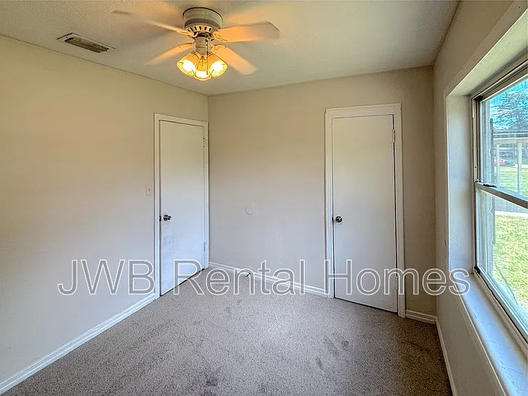2248 Inwood Cir S — Photo 17