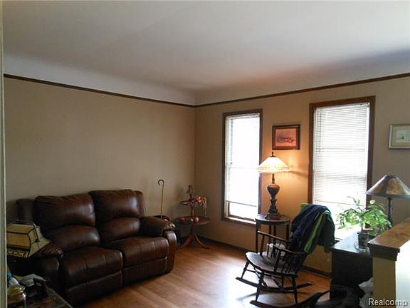 2nd image of 509 E Sunnybrook Dr