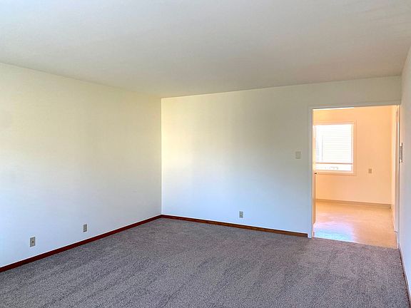 5th image of 36 Ross Ave #2