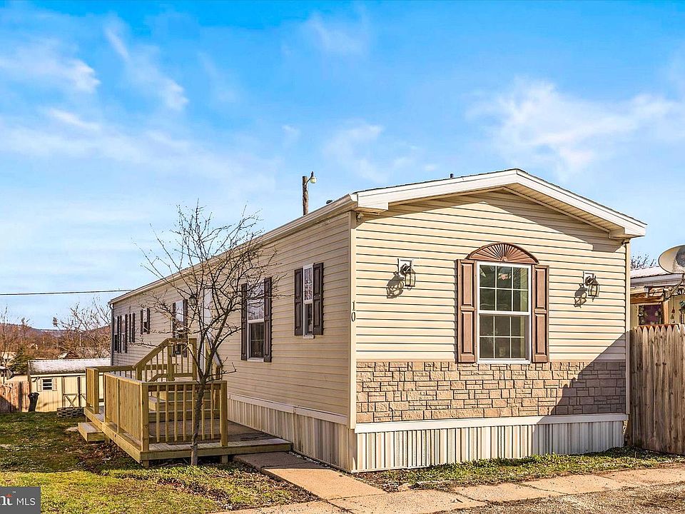 1st image of 10 Ridgeview Park