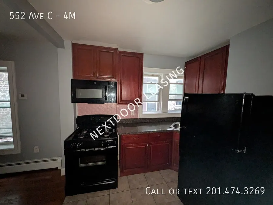 552 Ave C — Photo 2