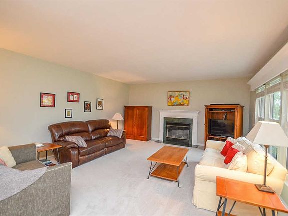 4th image of 4944 Sandalwood Ct