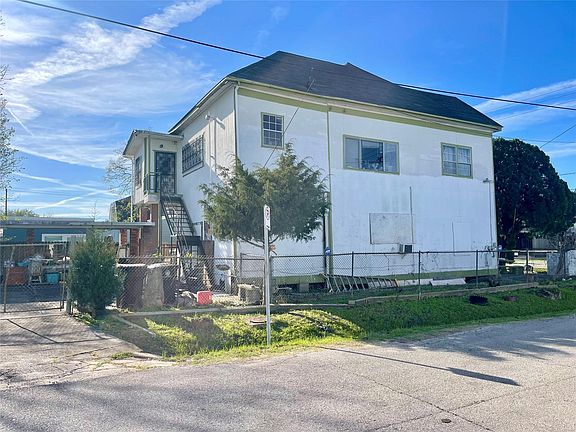 4th image of 3601 Engelke St
