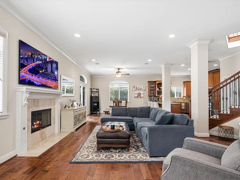 1718 Harriman Ln #B — Photo 8