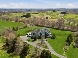 99 Meadowlark Ln, Portsmouth, RI 02871