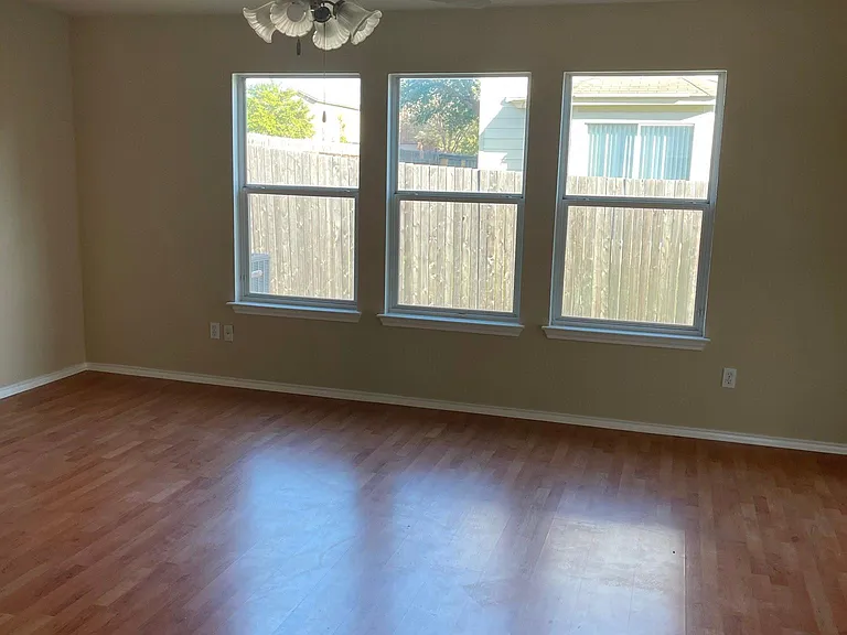 8126 Braes Run — Photo 7